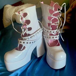 Sugar thrillz lace up platform booties